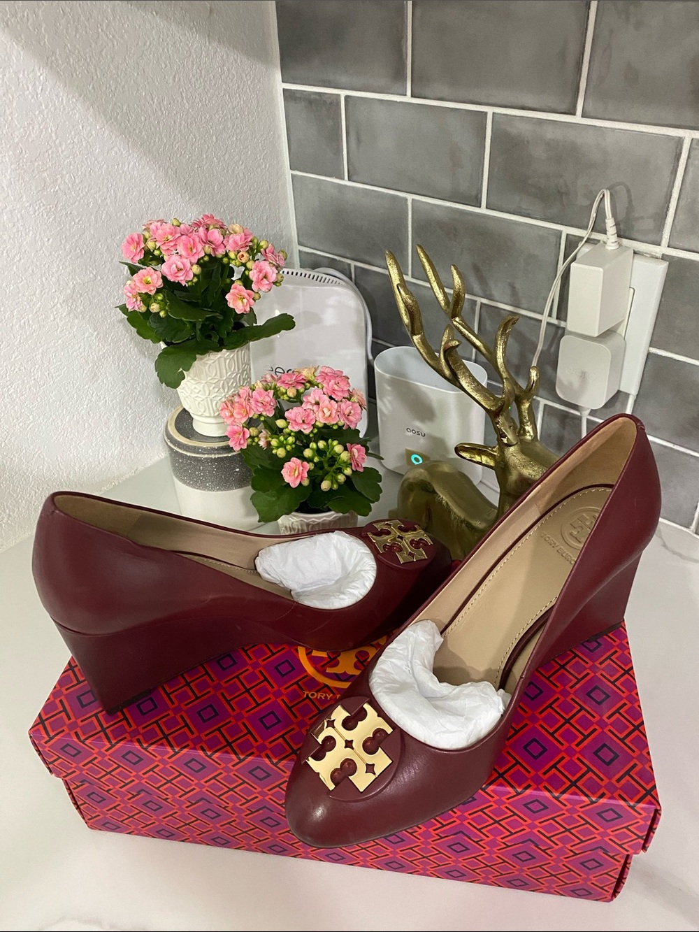 Tory Burch Burgundy Leather Logo Flats with Gold Hardware - Picture 4 of 6